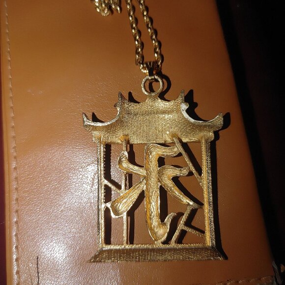 Gold Tone Eternity Pendant Chinese character for in White Enamel with Chain - Picture 10 of 10
